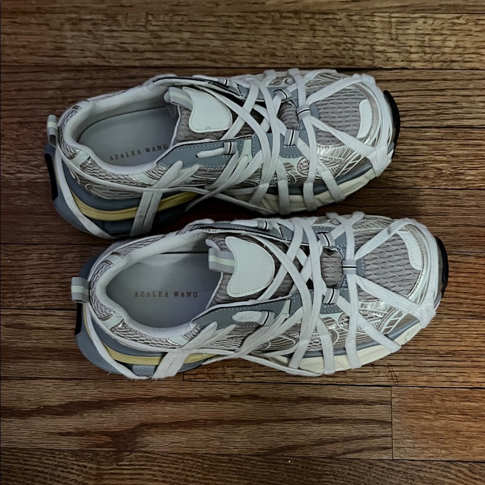 AKIRA AZALEA WANG SELIE WHITE FLAT SNEAKER Size 99